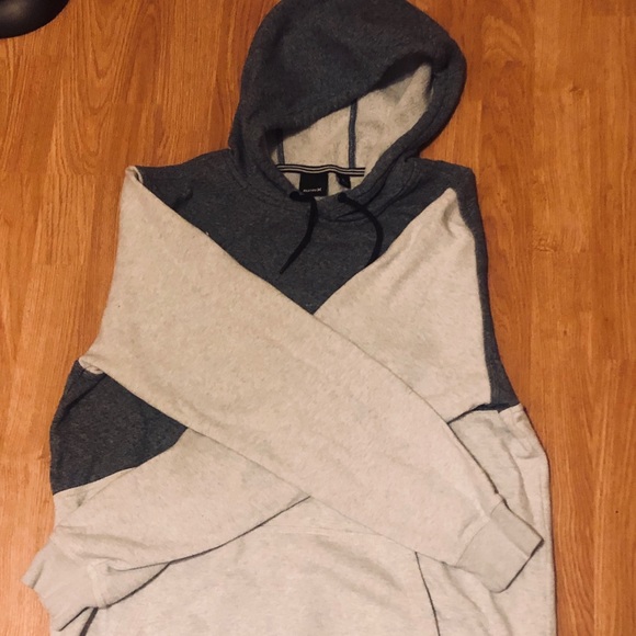 Hurley Tops - Hurley men’s Grey & Navy Heather Hoodie, size L Hurley Tops - Hurley men’s Grey & Navy Heather Hoodie, size L